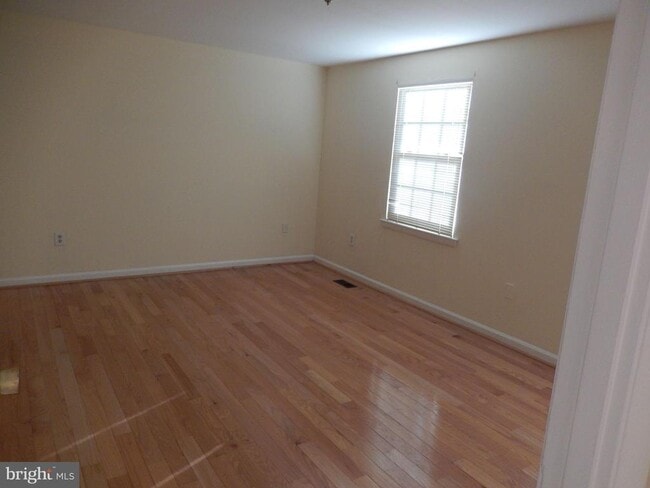 Building Photo - 15821 Anamosa Dr