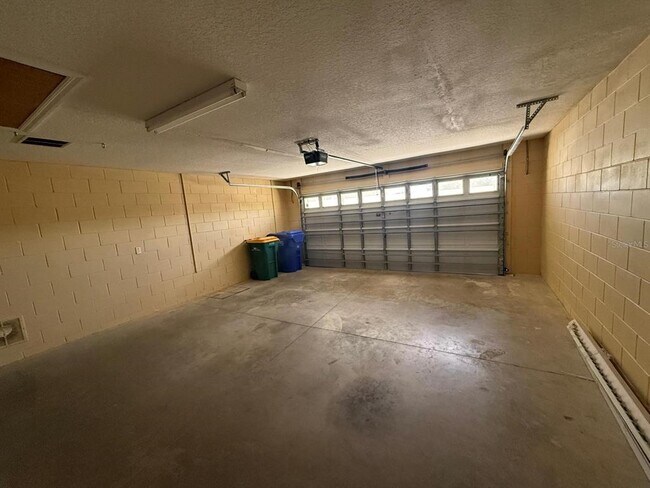 Building Photo - 5111 Ironsides Ct