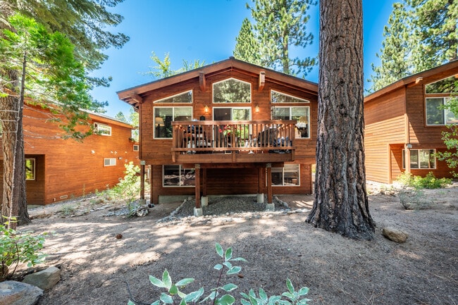 Building Photo - 198 Country Club Dr