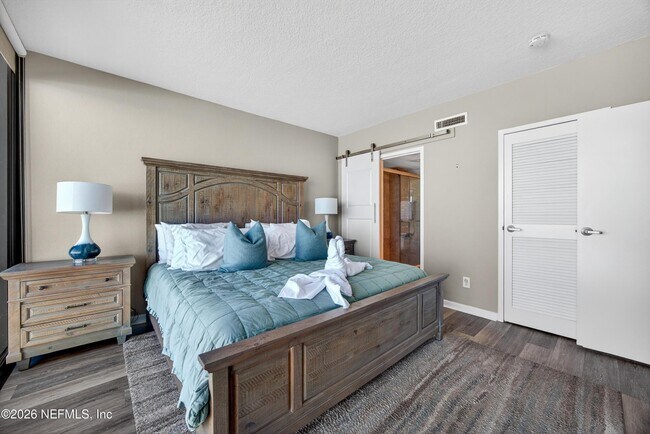 Building Photo - 601 1st St S