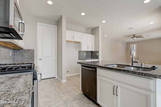 Building Photo - 17435 W Georgia Dr