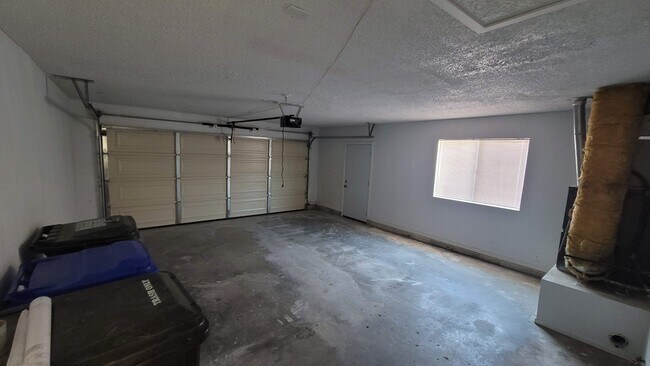 Building Photo - 16918 Sorrento Ln