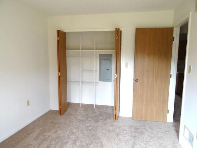 Building Photo - 420 Cherry Dr