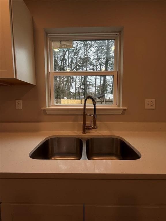 Building Photo - 1055 Pinecrest Dr