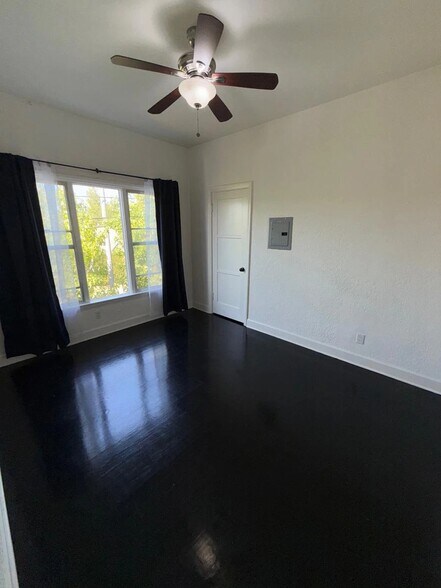 Building Photo - 1303 Cloverdale Ave