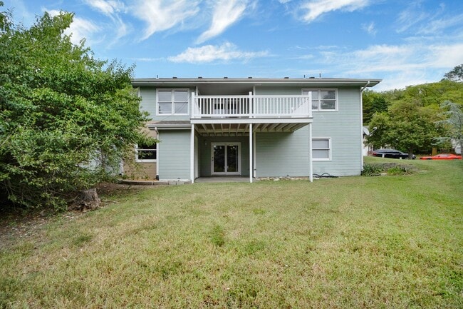 Building Photo - Large town house for rent!