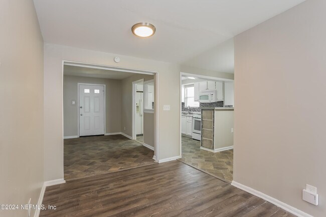 Building Photo - 4653 Haldis Ave