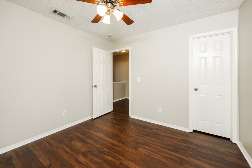 Building Photo - 5408 Skip Jack Dr