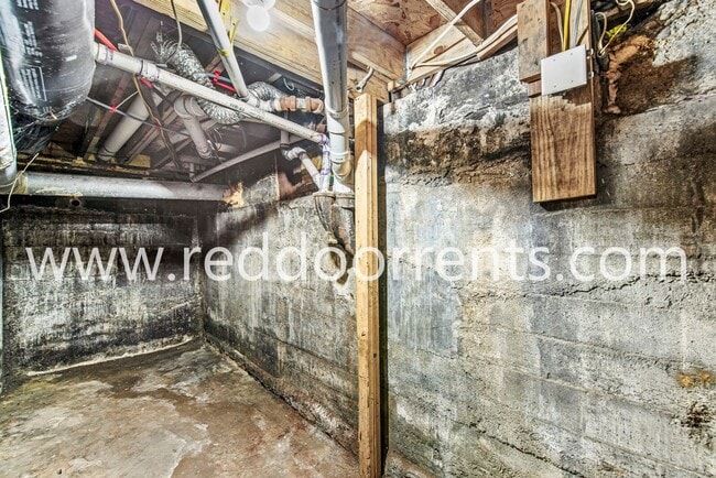 Building Photo - 2028 Hoyt Ave