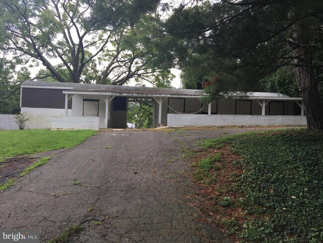 Building Photo - 881 Dolley Madison Blvd