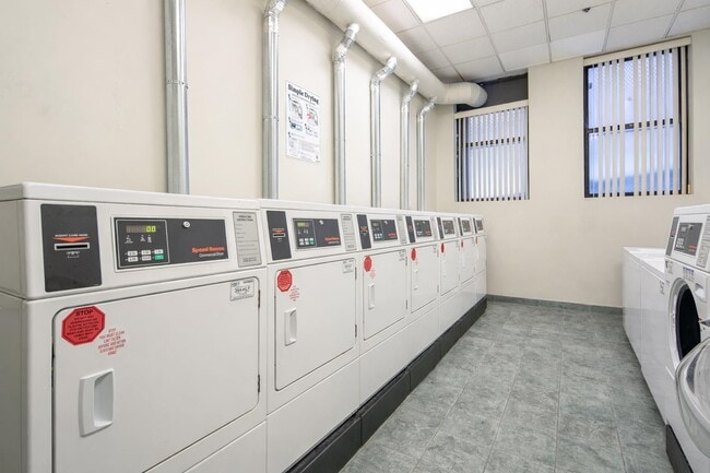 Building Photo - 501 Adams St