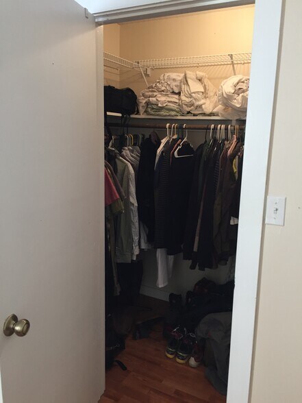Closet 1 - 129 Greengate Court
