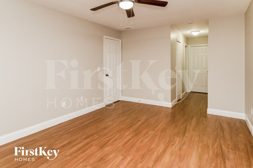 Building Photo - 1013 Taproot Dr