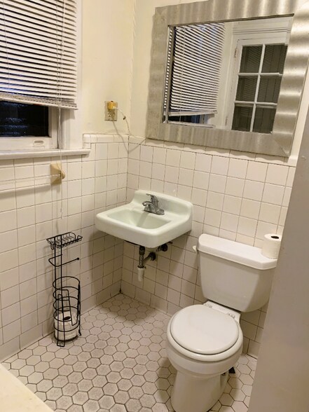 Building Photo - 1031 Broadway St