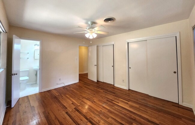 Building Photo - Charming 4 bedroom home for rent close to hospitals with wood floors. Available early August 2026...