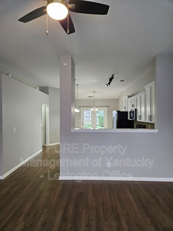 Building Photo - 688 Estrella Dr