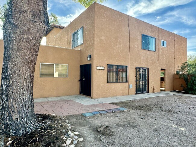 Building Photo - 6536 Calle La Paz