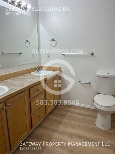 Building Photo - 15835 SW Blackstone Dr