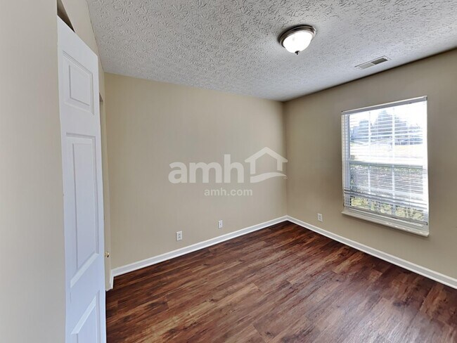 Building Photo - 1237 Cheyenne Ct