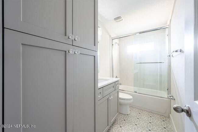 Building Photo - 728 10th St S