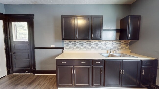 Building Photo - 4104 Clybourne