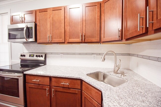 Building Photo - 607 Washtenaw Ave