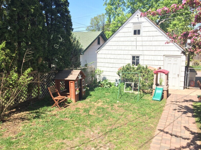 Backyard and garage - 1347 W Highland Pkwy