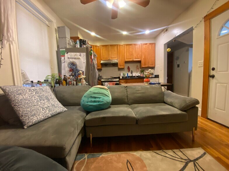 Building Photo - 127 Cedar St