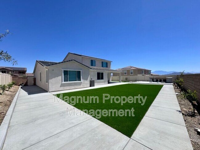 Building Photo - 25061 River Peak Dr