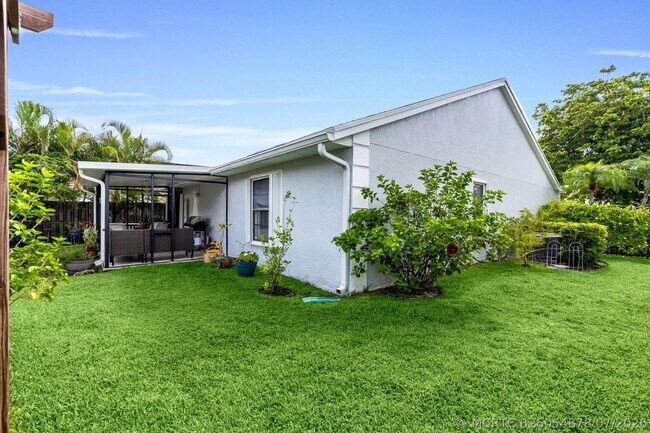 Building Photo - 1599 Bayridge Pl