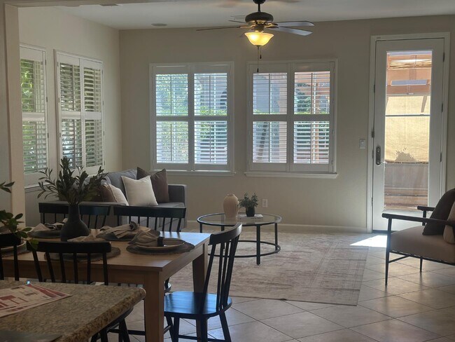 Building Photo - 356 S Paraiso Way