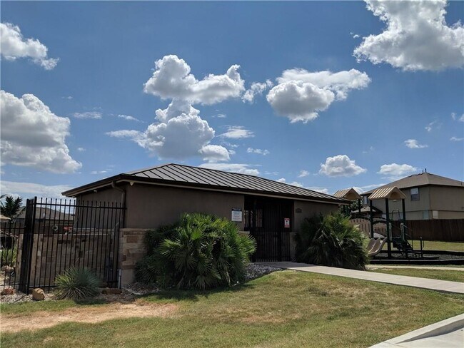 Building Photo - 132 Oxford Dr