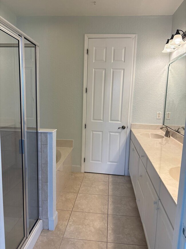 Building Photo - Cypress Reserve - 3 bedroom 2 bath townhouse