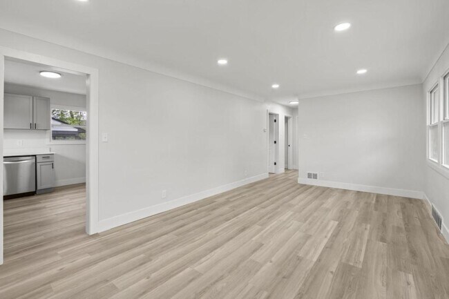 Building Photo - 2511 Baywood St