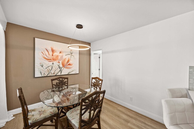 Building Photo - 3625 Boca Ciega Dr