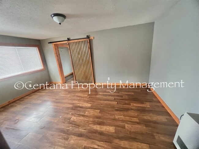 Building Photo - 611 E 6th St