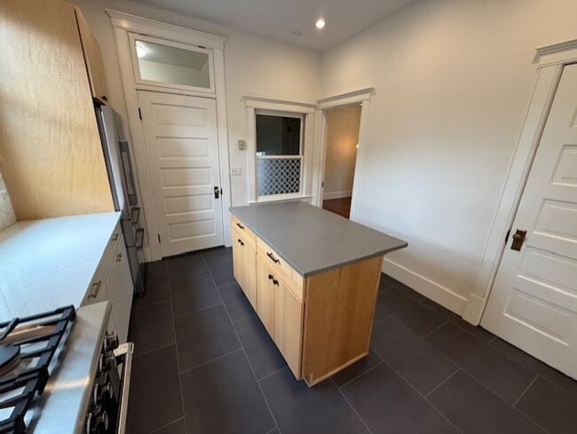 Building Photo - BRIGHT 2-BEDROOM TOWNHOME FOR RENT IN CHERRY HILL!