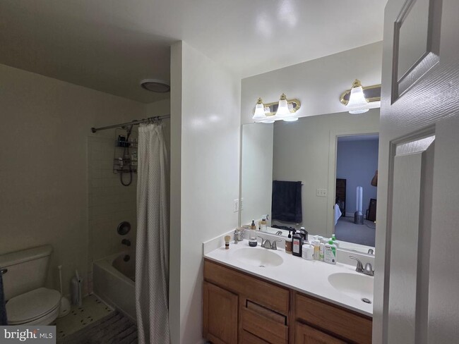 Building Photo - 8181 Skelton Cir