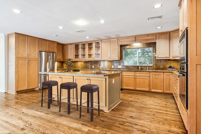 Building Photo - 5505 Holly Springs Dr