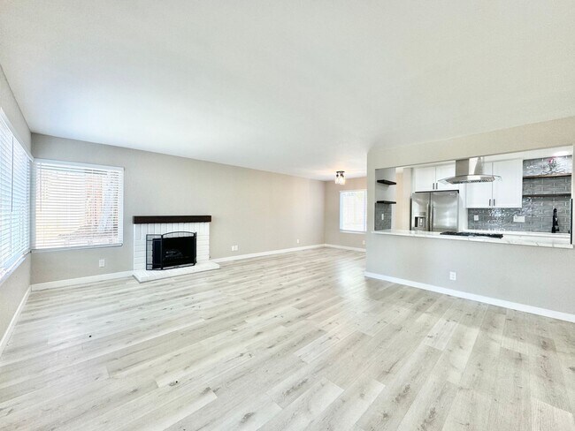 Building Photo - Beautifully Updated 4B/2.5BA House with Solar and A/C!