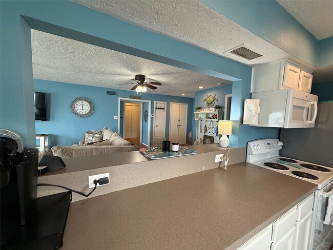 Building Photo - 500 Tiki Dr