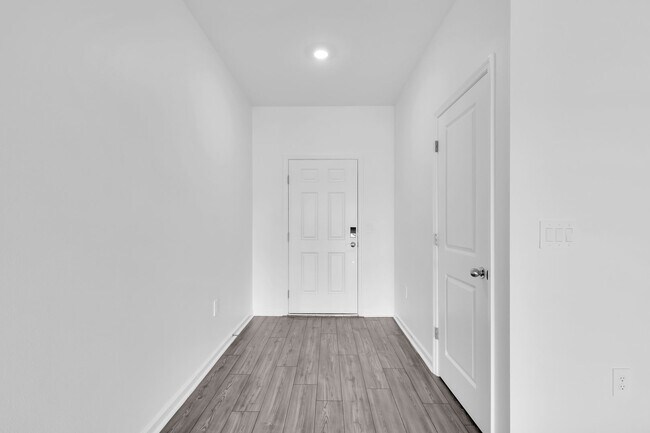 Building Photo - 4915 SW 81st Lp
