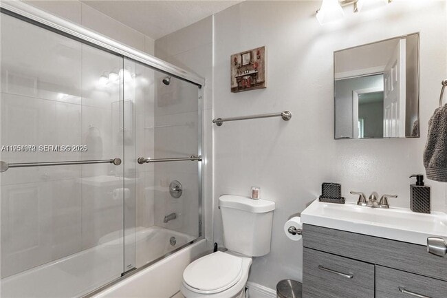 Building Photo - 4542 SW 25th Ave