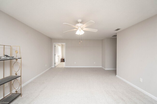 Building Photo - Welcome to this spacious three-bedroom, three-bath home in the heart of Palm Bay