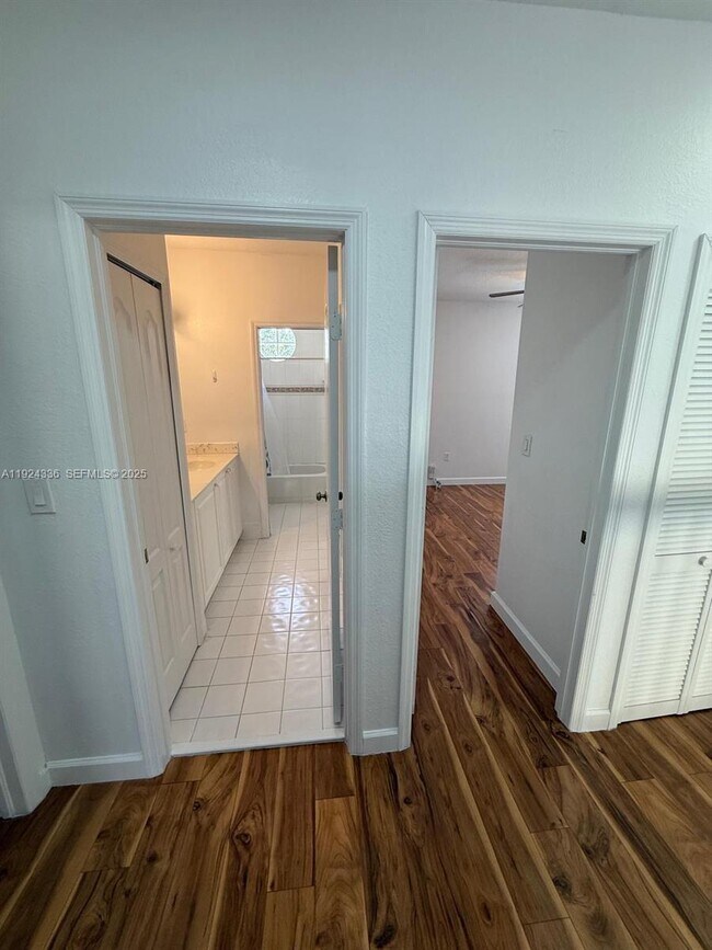 Building Photo - 5543 NW 112th Pl