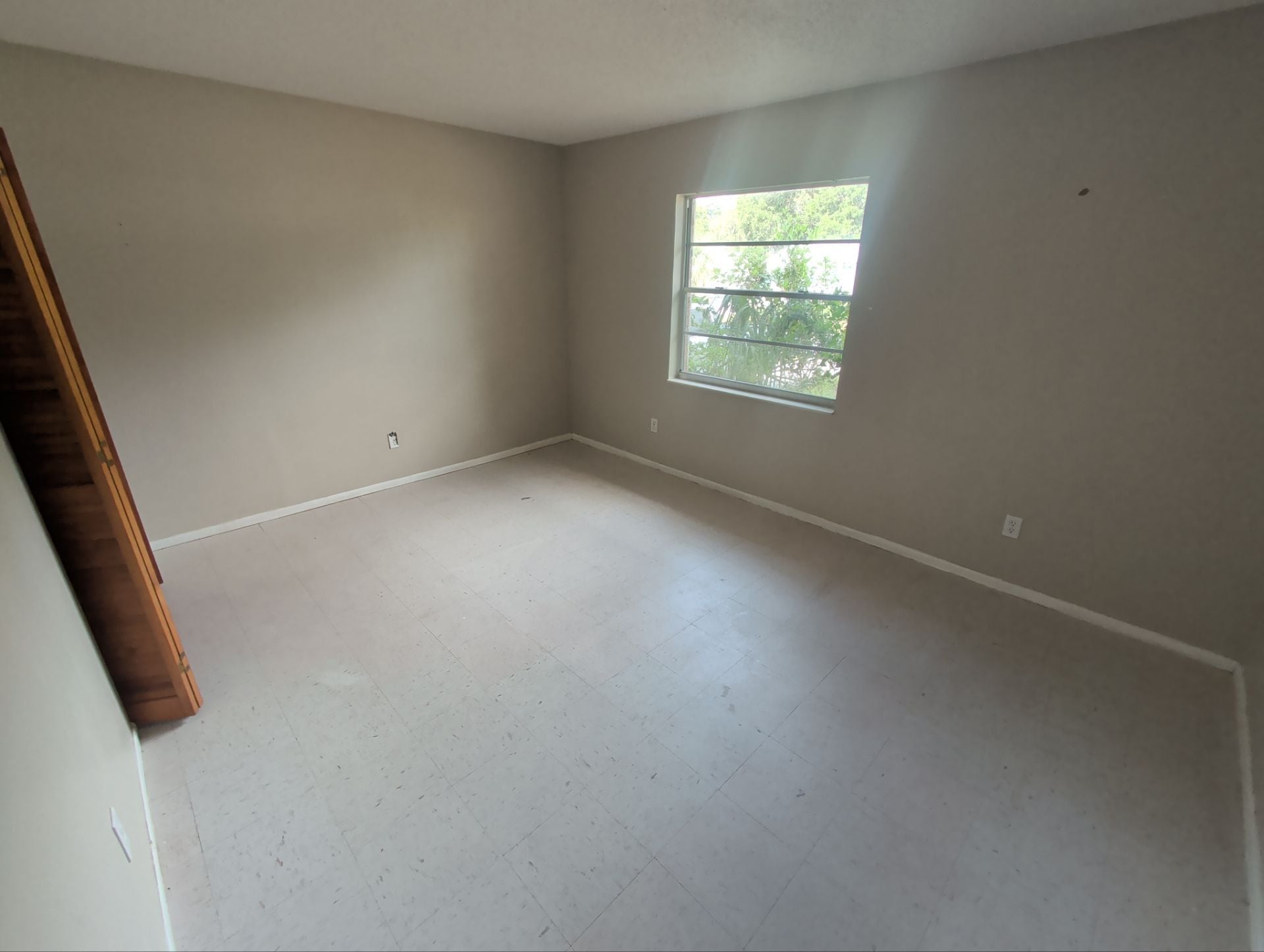 Building Photo - 2352 S Sandburg Pt