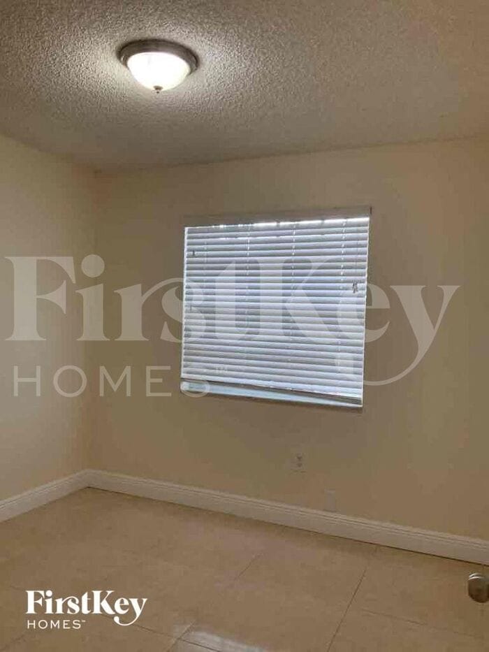 Building Photo - 8410 NW 27th Pl