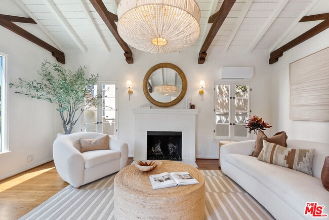 Building Photo - 864 Wellesley Ave