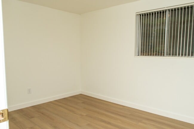 Building Photo - 245 W 500 S