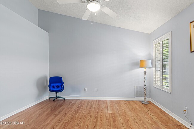 Building Photo - 6 Oak Village Dr